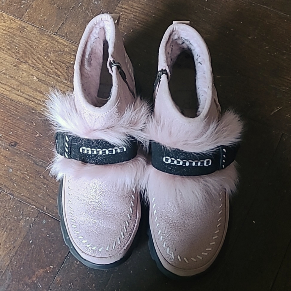 Used Uggs/ Side zippered/ Faux Fur on top only